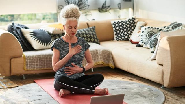 No soy yo, es mi tiroides: la montaña rusa emocional de las mujeres con  problemas hormonales - BBC News Mundo