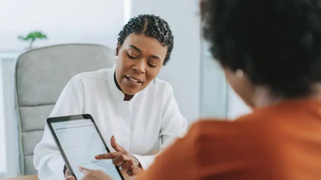 Mulher durante consulta com nutricionista