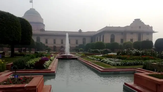 ਰਾਸ਼ਟਰਪਤੀ ਭਵਨ ਦੇ ਅੰਦਰ ਬਣਿਆ ਮੁਗਲ ਗਾਰਡਨ