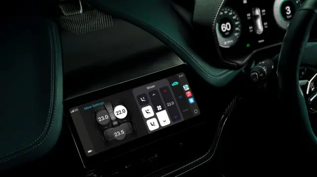 راننده با سیستم «کار پلی اولترا» می‌تواند سیستم تهویه مطبوع ماشین را کنترل کند