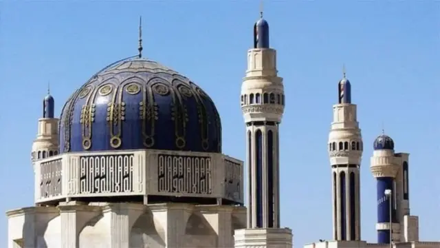 Masjidka Umm al-Qura ee Baqdaad waxaa dhisay Saddaam Xuseen