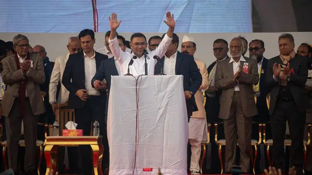 দেশে ফেরার পর সংবর্ধনা মঞ্চে তারেক রহমান