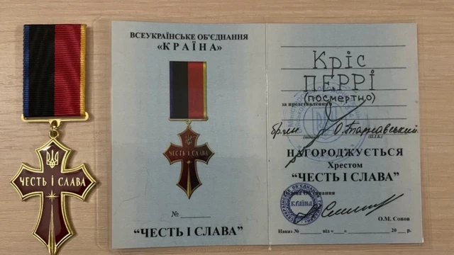 Ukraine awards medal to killed aid worker Chris Parry