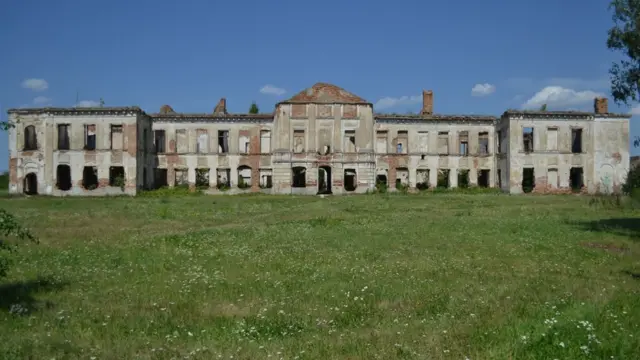 Парковий фасад палацу