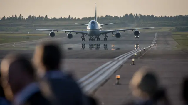 Борт номер один садится в Хельсинки