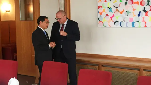 Thứ trưởng Bộ Ngoại giao Việt Nam Bùi Thanh Sơn và Quốc vụ khanh Bộ Ngoại giao Đức Andreas Michaelis trong cuộc gặp ngày 1/11/2018