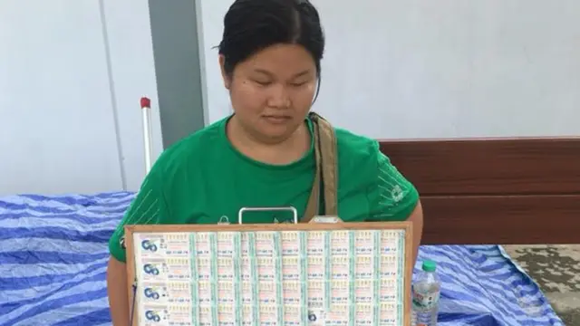 ฐิติยาพร นั่งพักระหว่างขายลอตเตอรี่