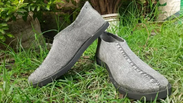 ፍራኦል ከጂንስ እና ከመኪና ጎማ የሰራው ጫማ