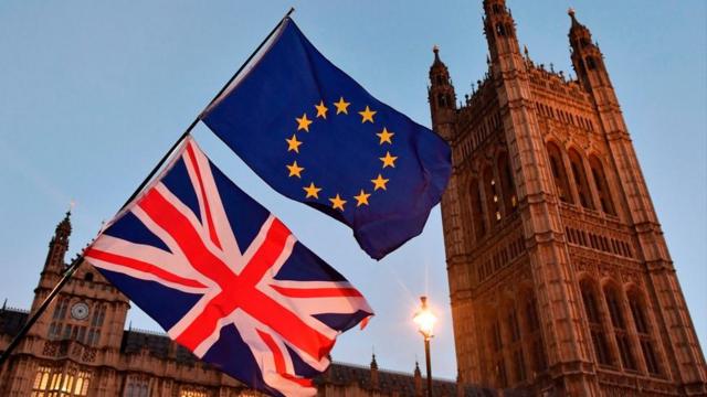 флаги ЕС и Британии, Вестминстер, пикет