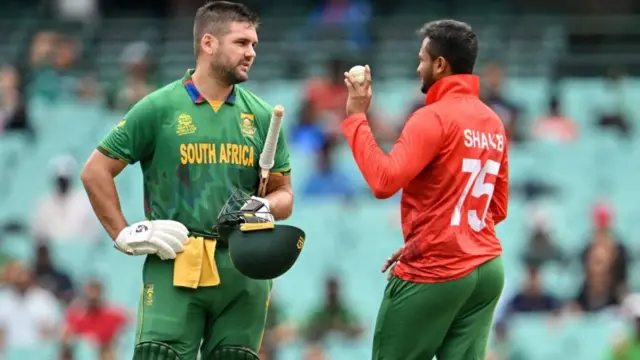 সাকিব আল হাসান এই মাসের শুরুর ত্রিদেশীয় টি-টোয়েন্টি সিরিজ থেকেই বল হাতে হতাশ করছেন।