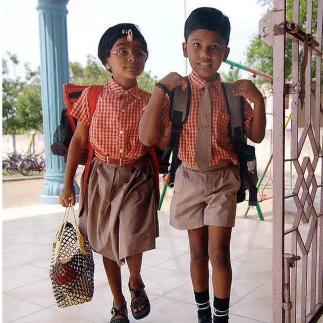 பள்ளி செல்லும் குழந்தைகள்