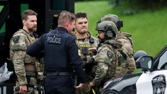 Полицейские на месте покушения в Миннесоте