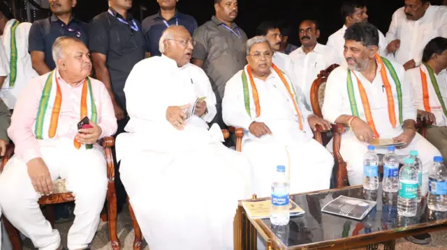 कांग्रेस अध्यक्ष मल्लिकार्जुन खरगे के साथ कर्नाटक कांग्रेस के नेत
