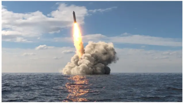 পানির নিচ থেকে উৎক্ষেপণযোগ্য ব্যালিস্টিক মিসাইল