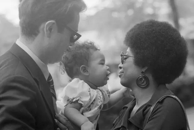 A pequena Rebecca no colo dos pais, Alice Walker e Melvyn Leventhal