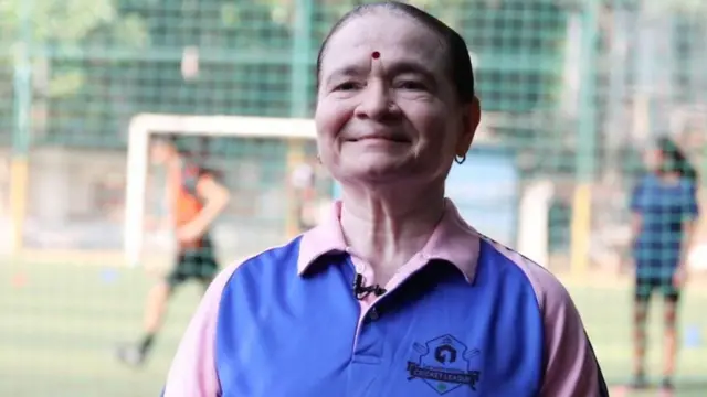 విరాట్ కోహ్లి అభిమాని 72 ఏళ్ల తారులత