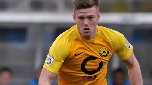 mshambuliaji Muingereza Rhys Healey