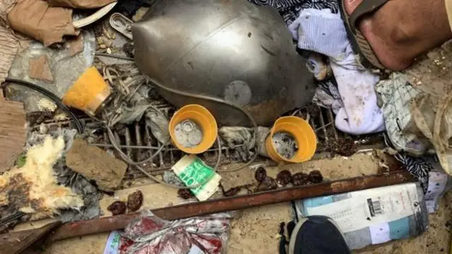 کراچۍ کې الوتکه غورځېدلې