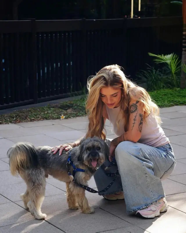 Jooleeyaanaa Paasaareellii saree ishee waliin