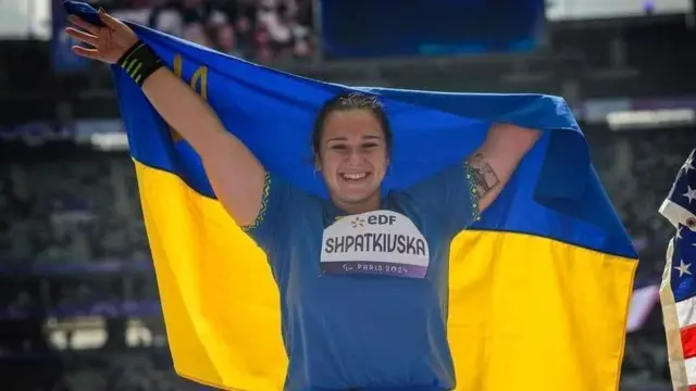 Maria a remporté une médaille d'argent au lancer du poids aux Jeux Paralympiques de Paris cette année.
