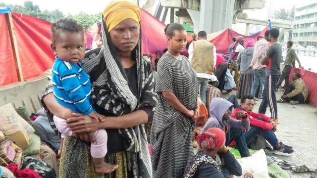 Baqattoonni Somaaleerraa dhufan daandii gubbaa qubatan