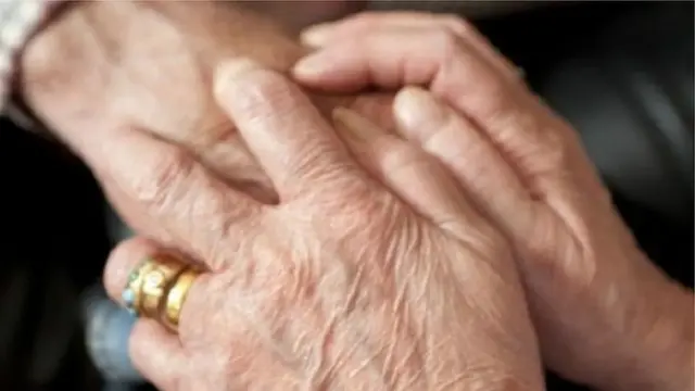 تظل الطبيعة الدقيقة لعلاقة الاكتئاب بخطر الإصابة بالخرف غير معروفة.