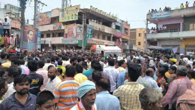 परिसरात तणाव