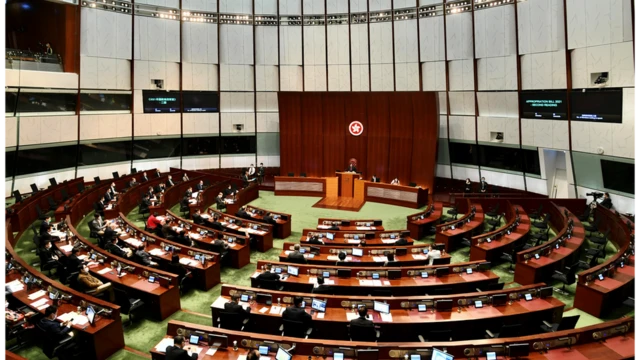 两会前,有香港媒体引述消息称,此次两会将提出大幅度修改香港选举制度。