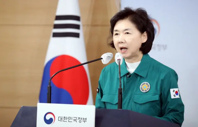 지영미 질병관리청장이 중앙재난안전대책본부 정례브리핑을 하고 있다.