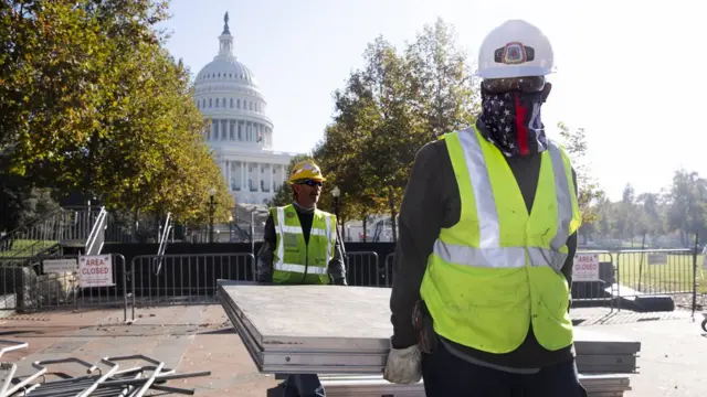 В Вашингтоне уже сооружают платформу для церемонии инаугурации президента