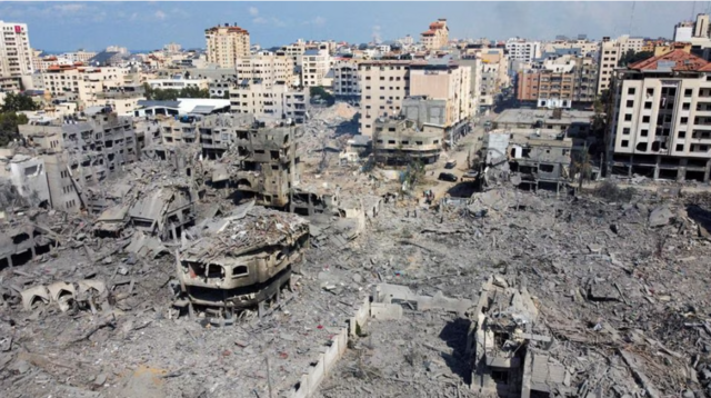 صورة تظهر المنازل والمباني التي دمرتها الغارات الإسرائيلية في مدينة غزة