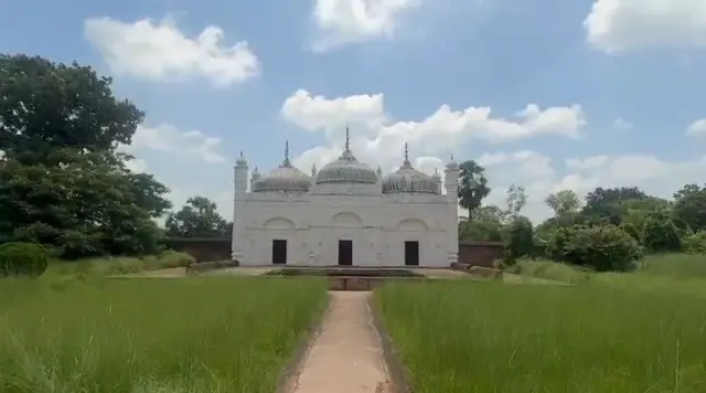 খোসবাগে সিরাজউদ্দৌলা কবরস্থান