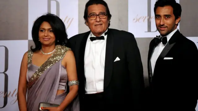 ونود کھننہ اپنی اہلیہ کویتا اور بیٹے راہل کھننہ کے ساتھ