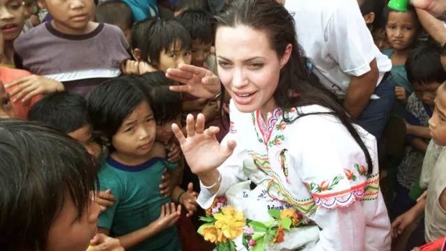 ၂၀၁၁အစောပိုင်းကာလတွေထိ နယ်စပ်ဒုက္ခသည်စခန်းတွေဟာ ပြည်ပက အာရုံစိုက်မှုကို ခံခဲ့ရပါတယ်။