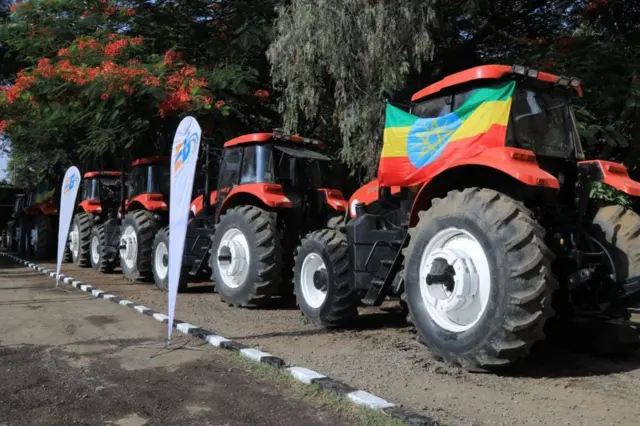 በኢትዮጵያ ኢንጂነሪንግ ግሩፕ ስር የሚገኘው የአዳማ የግብርና ማሽነሪ ማምረቻ የገጣጠማቸው ትራክተሮች