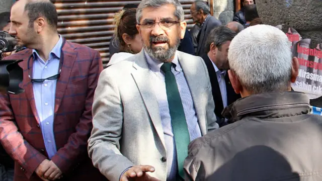 Tahir Elçi öldürülmeden dakikalar önce çekilen fotoğrafı - 28 Kasım 2015