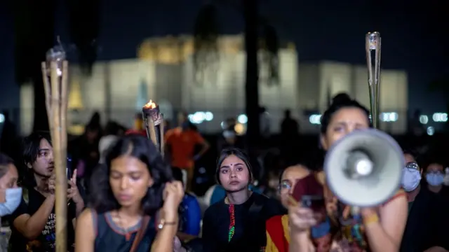 ঢাকার জাতীয় সংসদ ভবনের কাছে ধর্ষণ-বিরোধী বিক্ষোভ, ১৪-১০-২০২০।