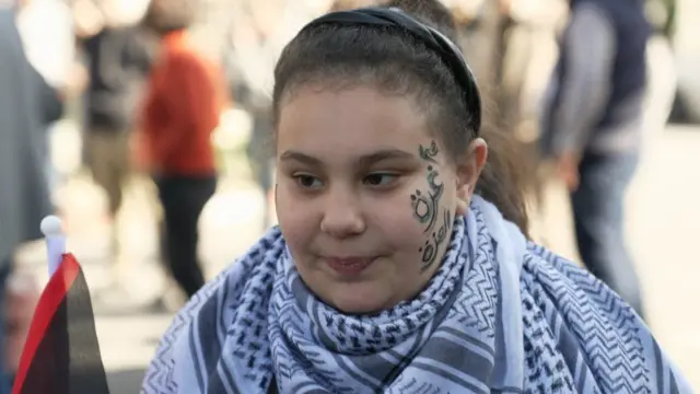 gösterici genç kız