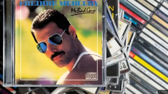 "Mr Bad Guy" из 1984. је једини Меркјуријев соло албум и уврштен је у ново вишетомно издање музике коју је снимао ван бенда Queen