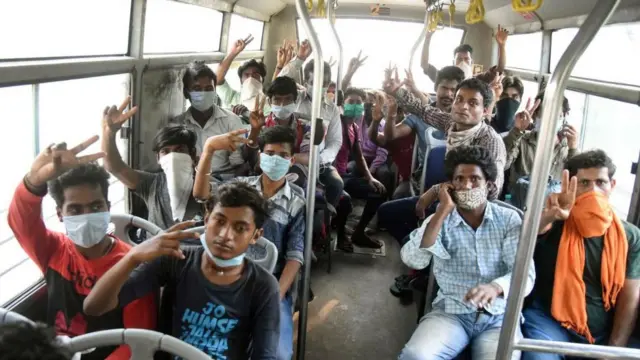 ગરીબ શ્રમિકો પોતાને વતન જવા રવાના થયા