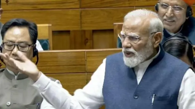 पंतप्रधान नरेंद्र मोदी यांनी विधेयकावरील चर्चेदरम्यान विरोधी पक्षांवर निशाणा साधला.