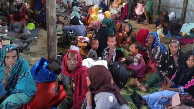 ተፈናቐልቲ ኣብ ኣብያተ-ትምህርቲን ብዚንጎ ኣብ ዝተሰርሐ መጽለሊን ተዓቚቦም ይርከቡ