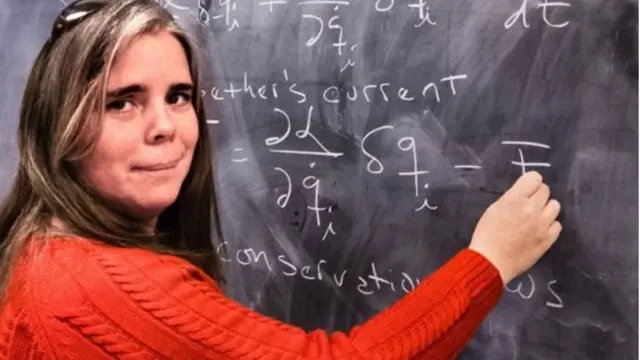 नोटर थ्योरम पढ़ाती हुई आयोवा विश्वविद्यालय की प्रोफ़ेसर माइली सांचेज़