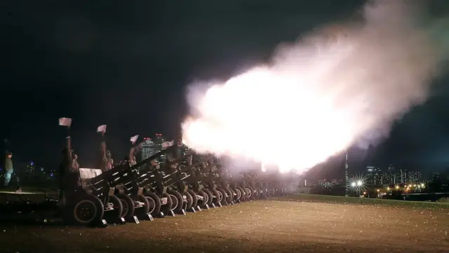 Военные на салюте в честь освобождения Братиславы