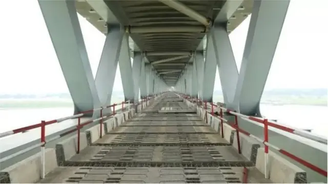 পদ্মা সেতু নির্মাণে খরচ হয়েছে প্রায় ৩০ হাজার কোটি টাকা।