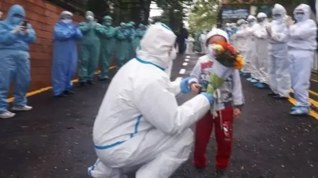 Ўзбекистонда коронавирусдан тузалган болакай