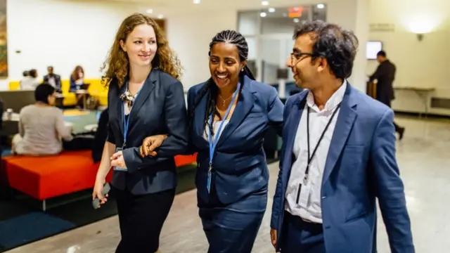 Yetnebersh Nigussie Molla, au centre, vient de recevoir le prix Nobel "alternatif"