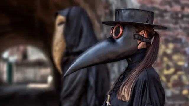 vestimenta que usaban los médicos de la peste negra