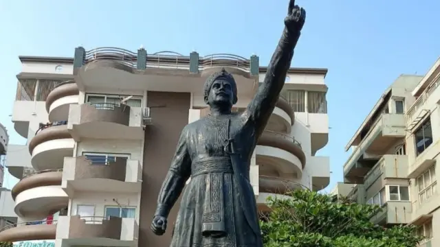 తాండ్ర పాపారాయుడు విగ్రహం