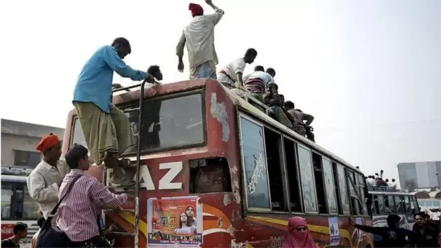 মহাসড়কেও দীর্ঘ যানজট দেখা যায় অনেক সময়।